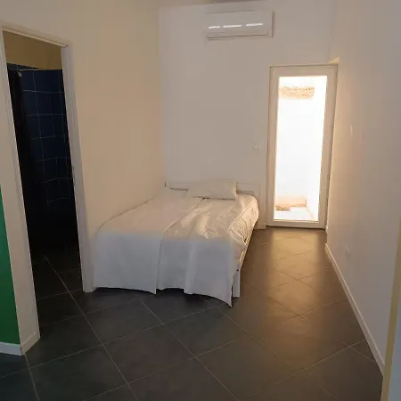 + Cour Chez Bibou * Lunel (Herault)